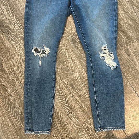 EUC Good American Good Legs High Rise Crop Distressed Size 12/31 style GLCNF73IT - Picture 4 of 10